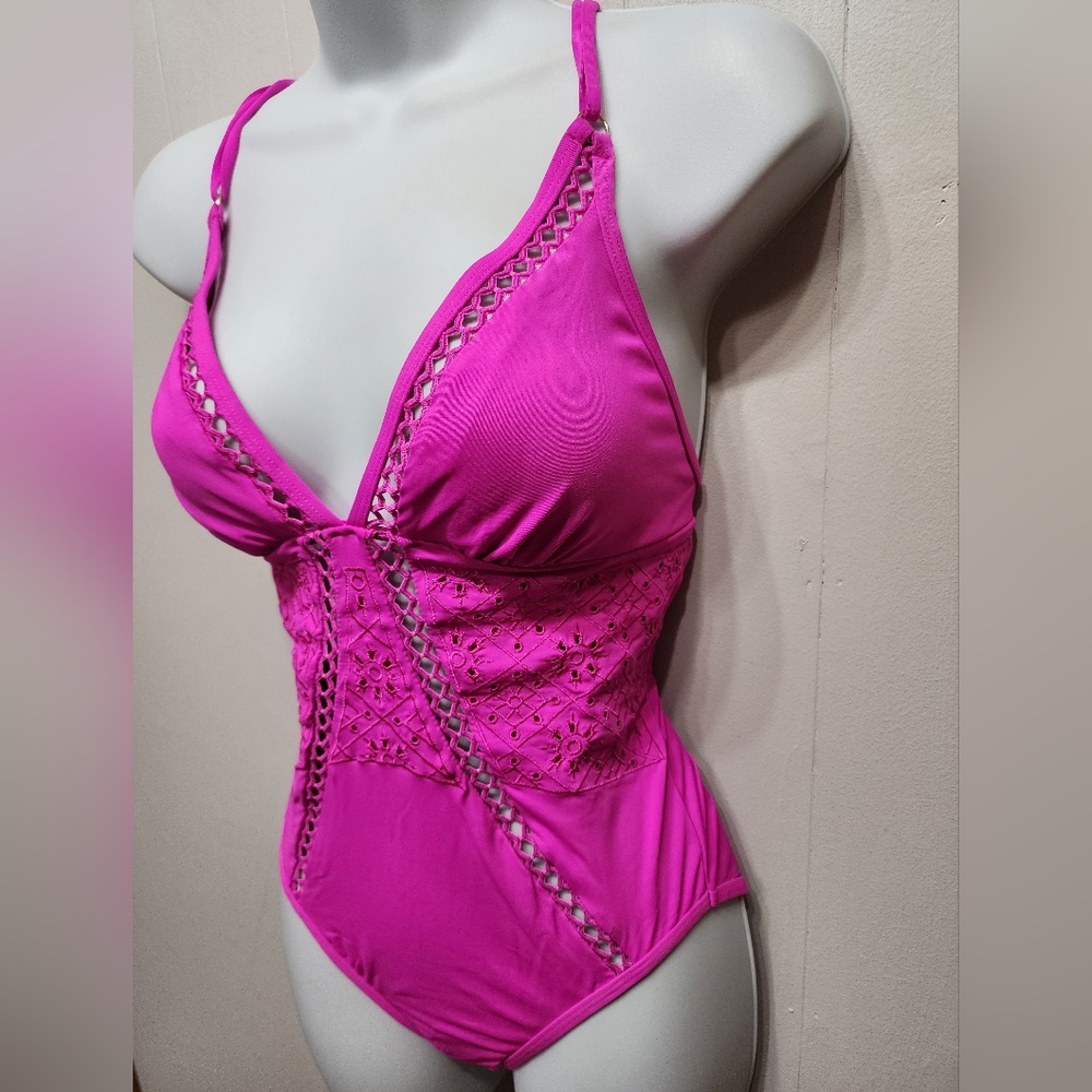 NWOT Ambrielle Swimsuit Small One Piece Pink Embroidered Beach Swim MSRP 89 B573 - Picture 2 of 6
